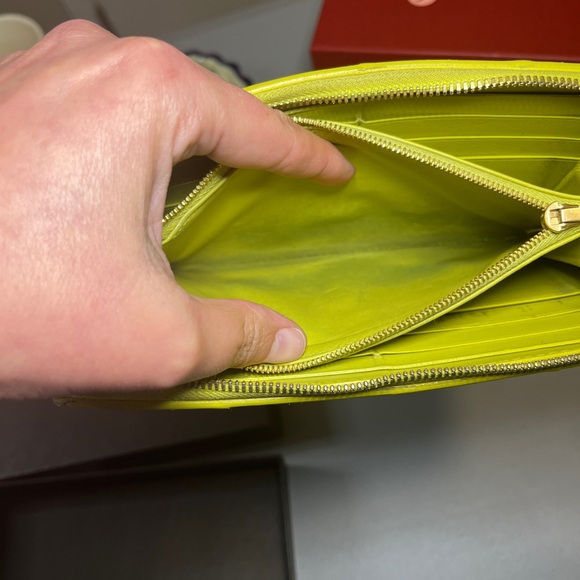 Bottega Veneta Intrecciato Zip-Around LimeGreen Woven Leather Wallet - Picture 7 of 10